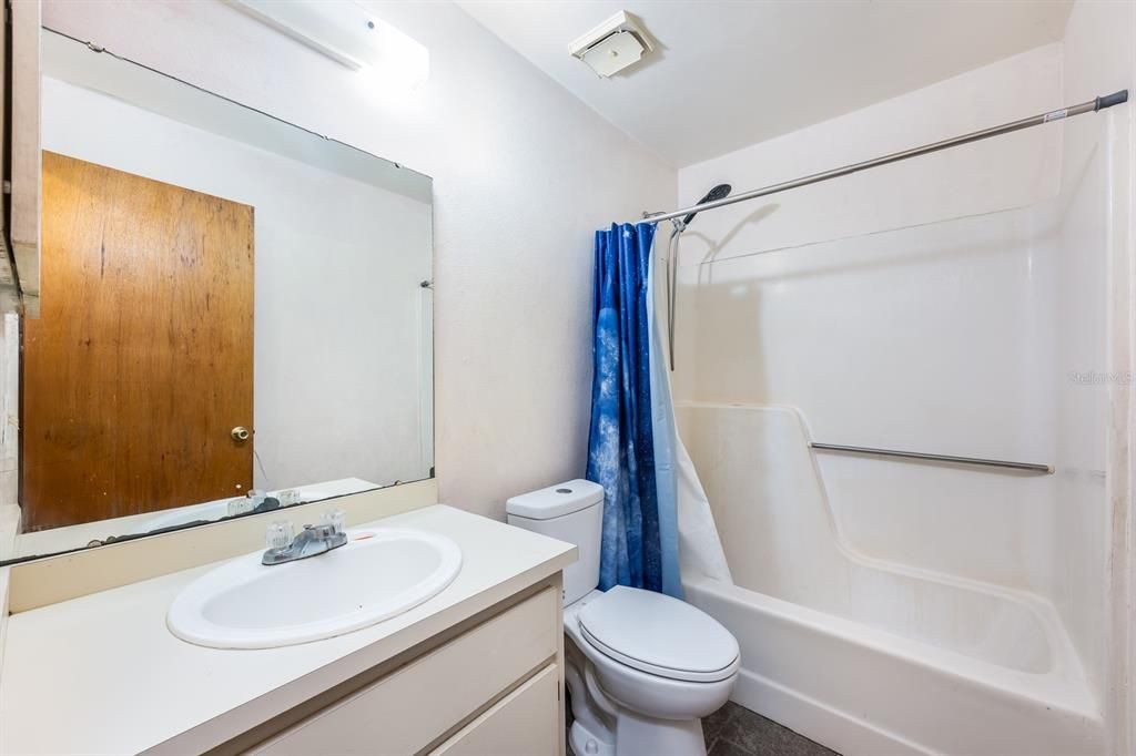 На продажу: $350,000 (4 спален, 0 ванн, 2350 Квадратных фут)