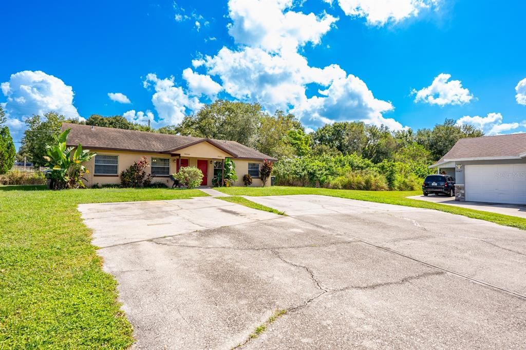 На продажу: $350,000 (4 спален, 0 ванн, 2350 Квадратных фут)