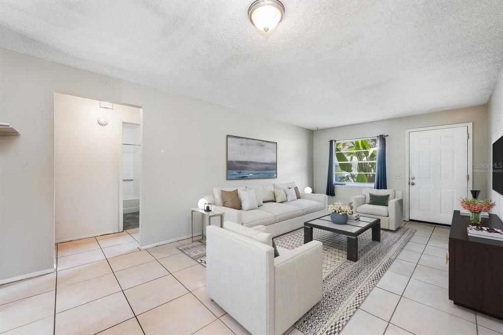 На продажу: $350,000 (4 спален, 0 ванн, 2350 Квадратных фут)