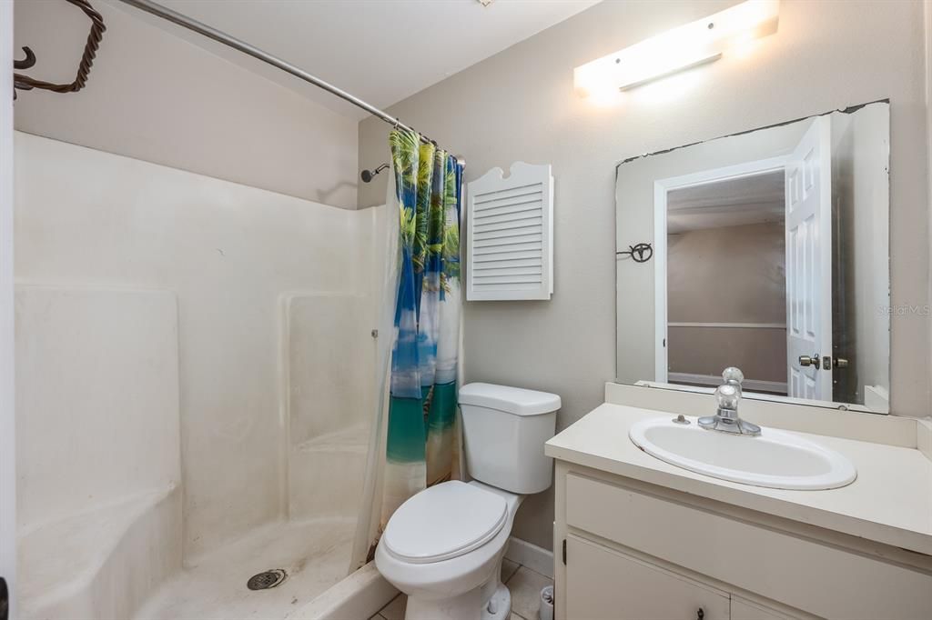 На продажу: $350,000 (4 спален, 0 ванн, 2350 Квадратных фут)