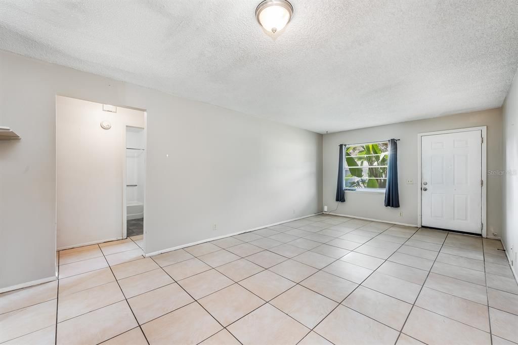 На продажу: $350,000 (4 спален, 0 ванн, 2350 Квадратных фут)