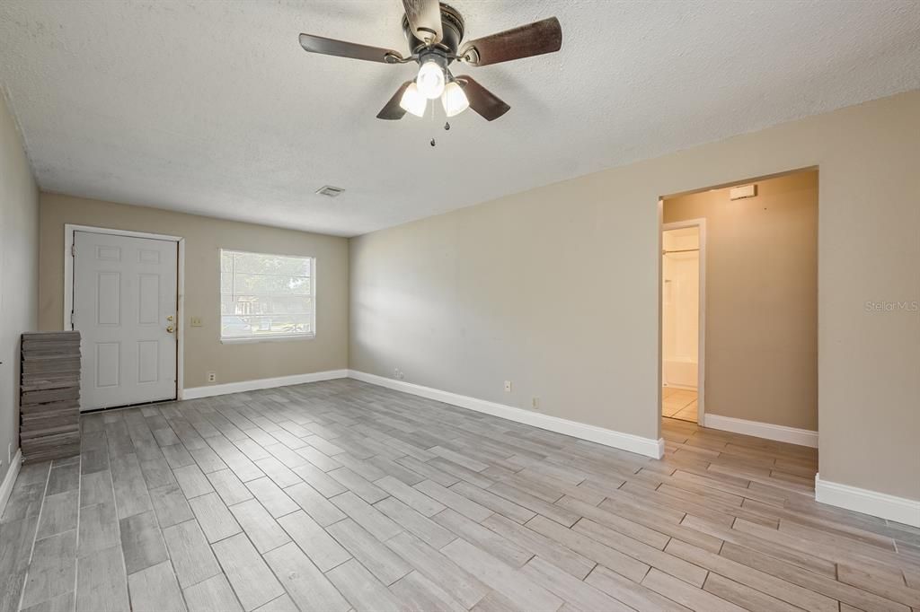 На продажу: $350,000 (4 спален, 0 ванн, 2350 Квадратных фут)