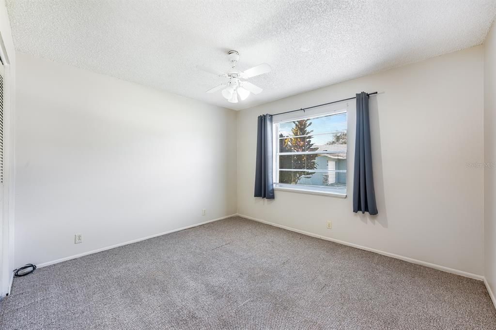 На продажу: $350,000 (4 спален, 0 ванн, 2350 Квадратных фут)