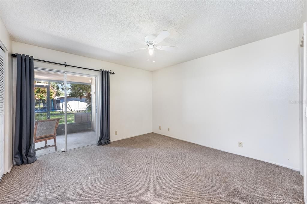 На продажу: $350,000 (4 спален, 0 ванн, 2350 Квадратных фут)