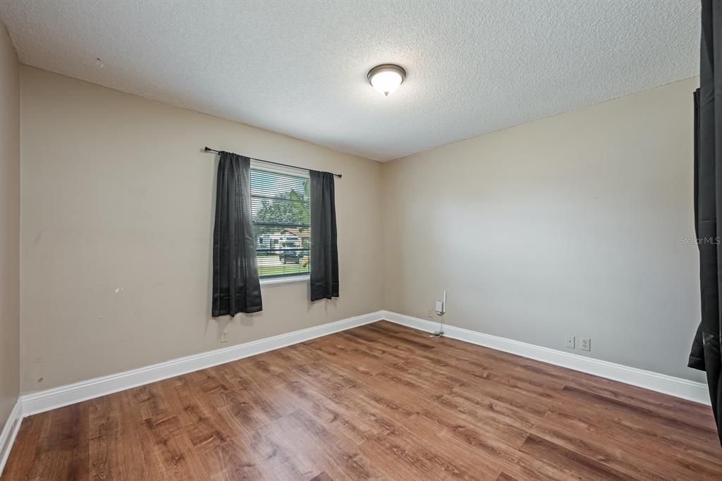 На продажу: $350,000 (4 спален, 0 ванн, 2350 Квадратных фут)