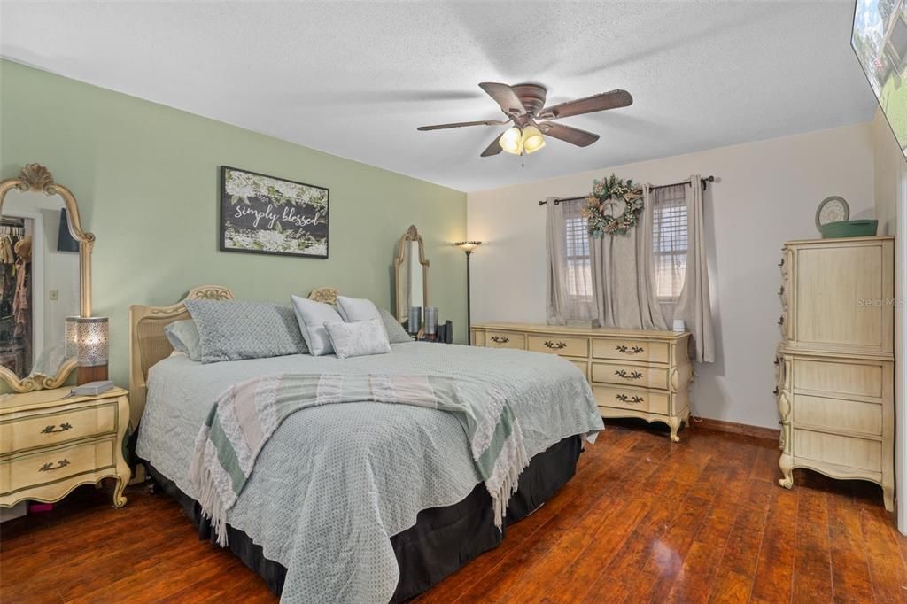 For Sale: $474,900 (3 beds, 2 baths, 1915 Square Feet)