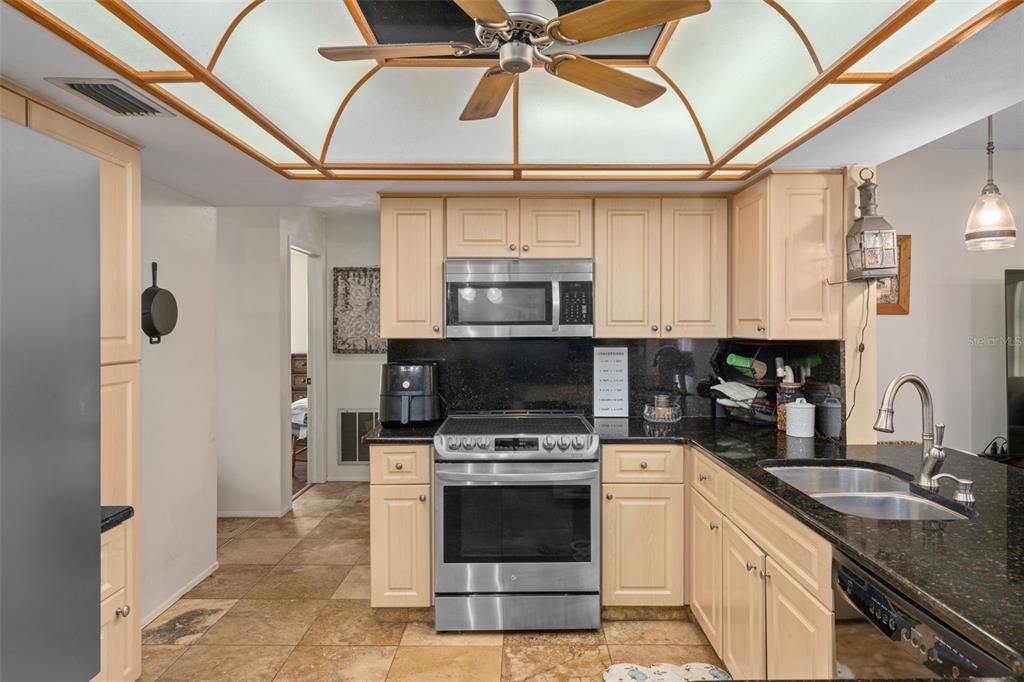 For Sale: $474,900 (3 beds, 2 baths, 1915 Square Feet)