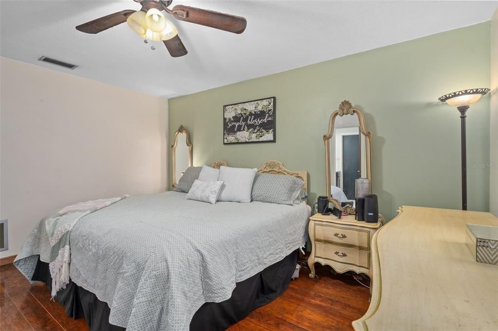 For Sale: $474,900 (3 beds, 2 baths, 1915 Square Feet)