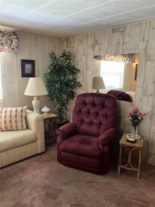 For Sale: $113,000 (2 beds, 2 baths, 840 Square Feet)