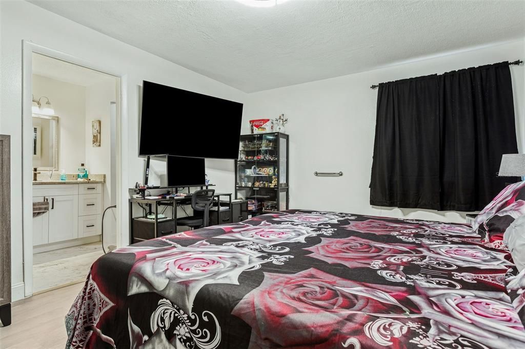 For Sale: $245,000 (3 beds, 2 baths, 1432 Square Feet)