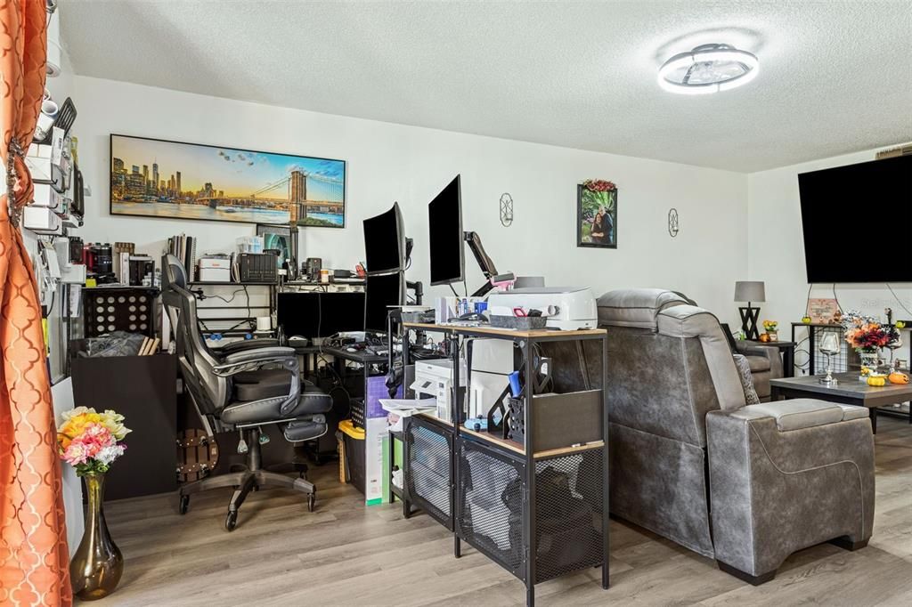 For Sale: $245,000 (3 beds, 2 baths, 1432 Square Feet)