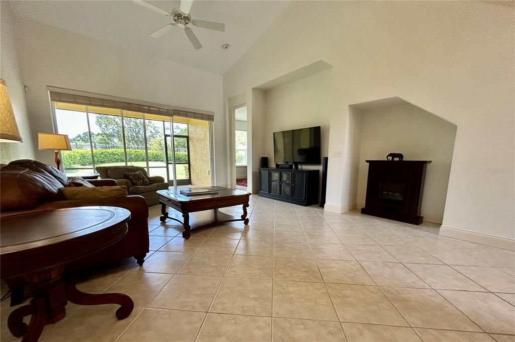 待售: $319,000 (3 贝兹, 2 浴室, 1682 平方英尺)