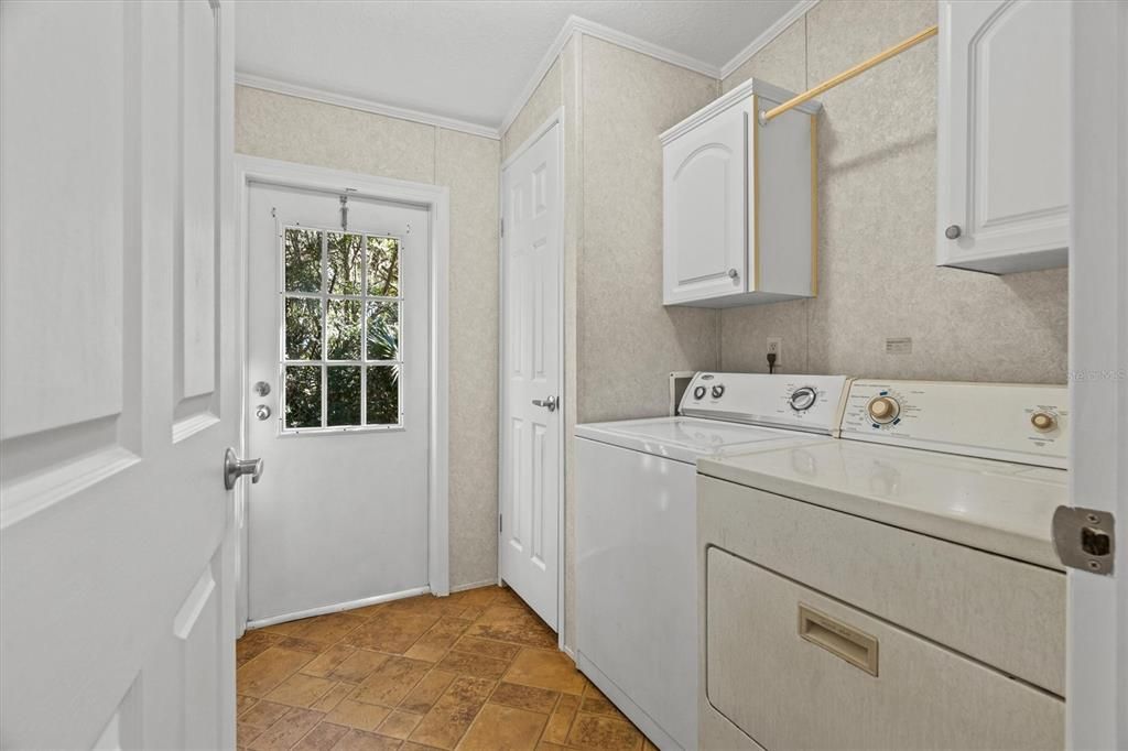 Active With Contract: $210,000 (3 beds, 2 baths, 1394 Square Feet)