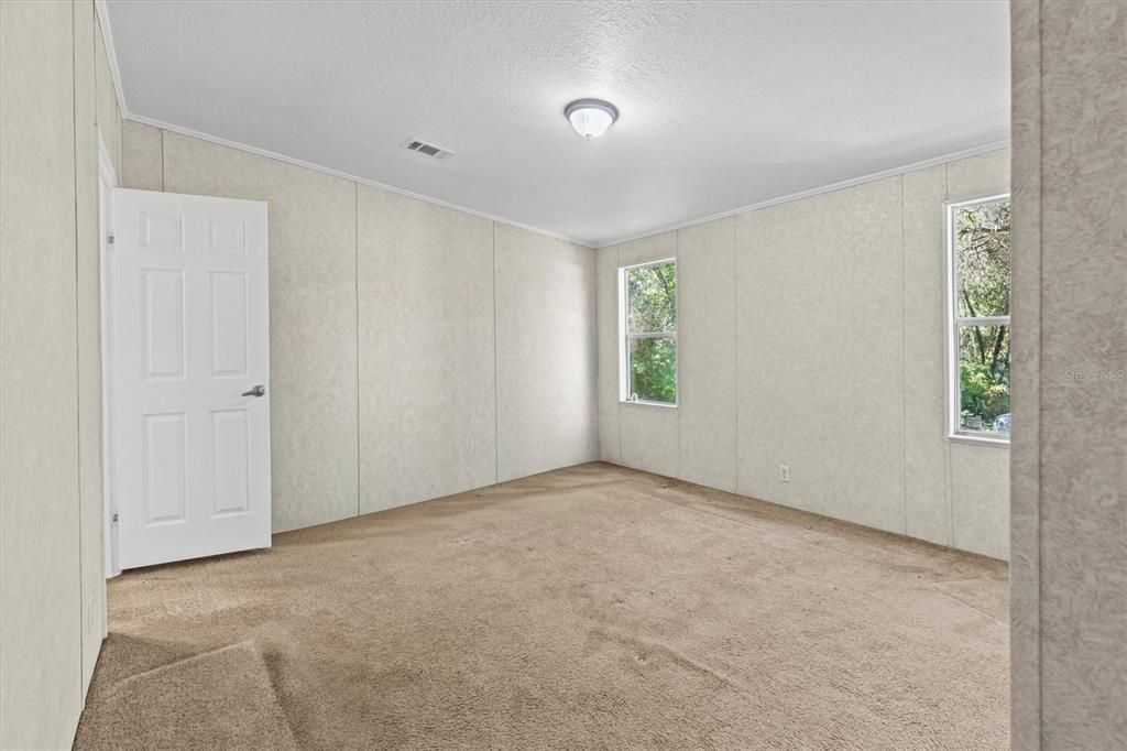 Active With Contract: $210,000 (3 beds, 2 baths, 1394 Square Feet)