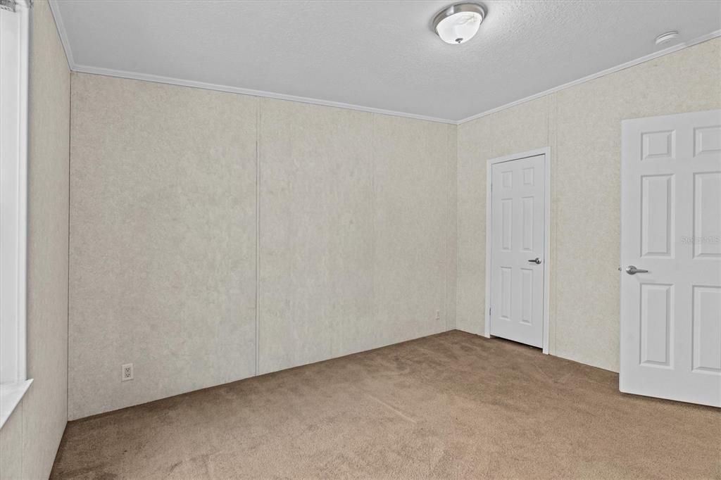 Active With Contract: $210,000 (3 beds, 2 baths, 1394 Square Feet)