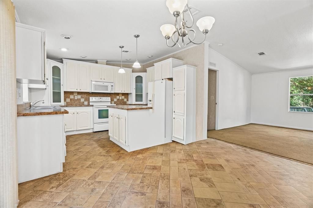 Active With Contract: $210,000 (3 beds, 2 baths, 1394 Square Feet)