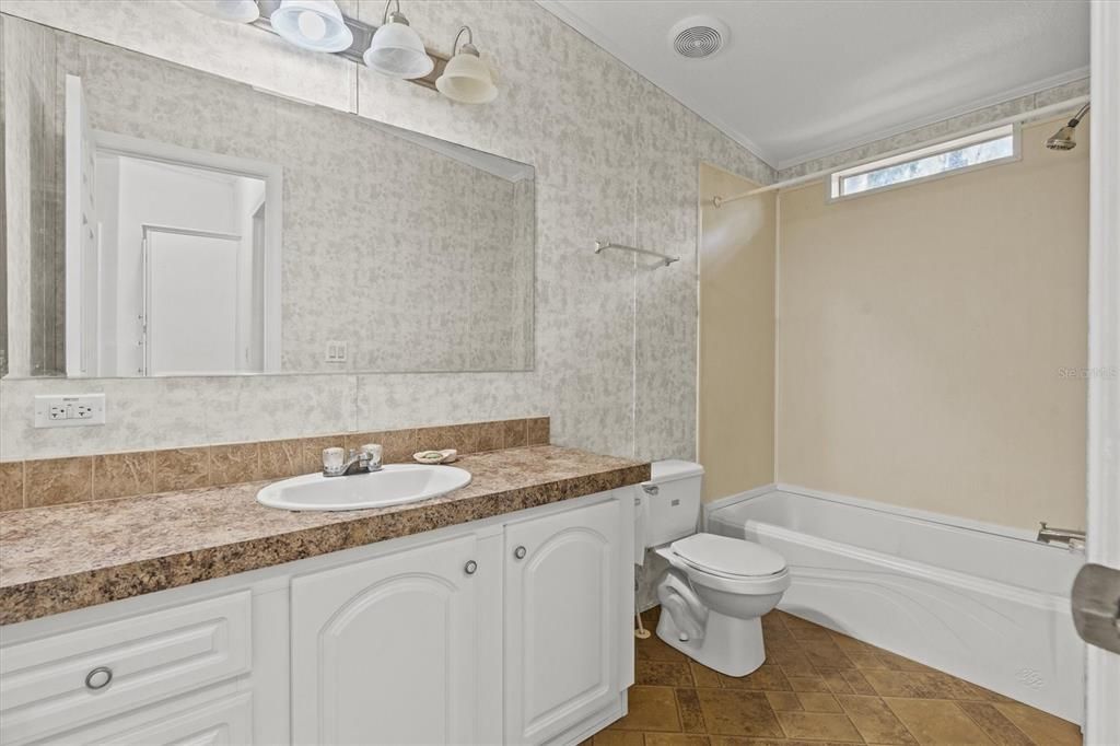 Active With Contract: $210,000 (3 beds, 2 baths, 1394 Square Feet)