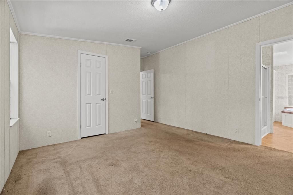 Active With Contract: $210,000 (3 beds, 2 baths, 1394 Square Feet)