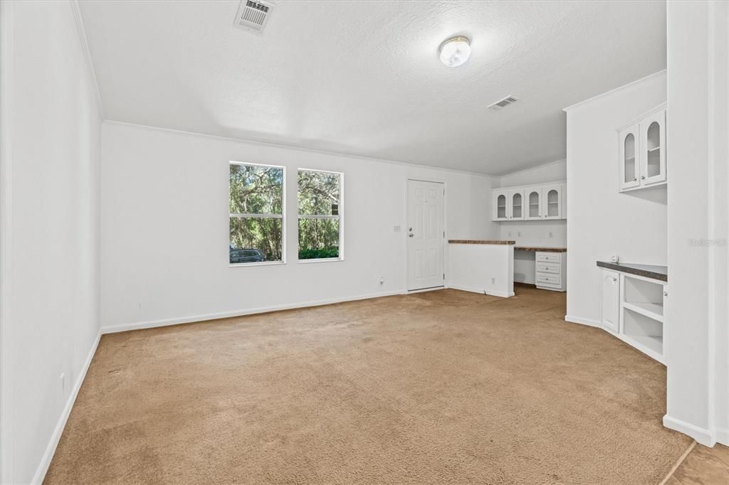 Active With Contract: $210,000 (3 beds, 2 baths, 1394 Square Feet)