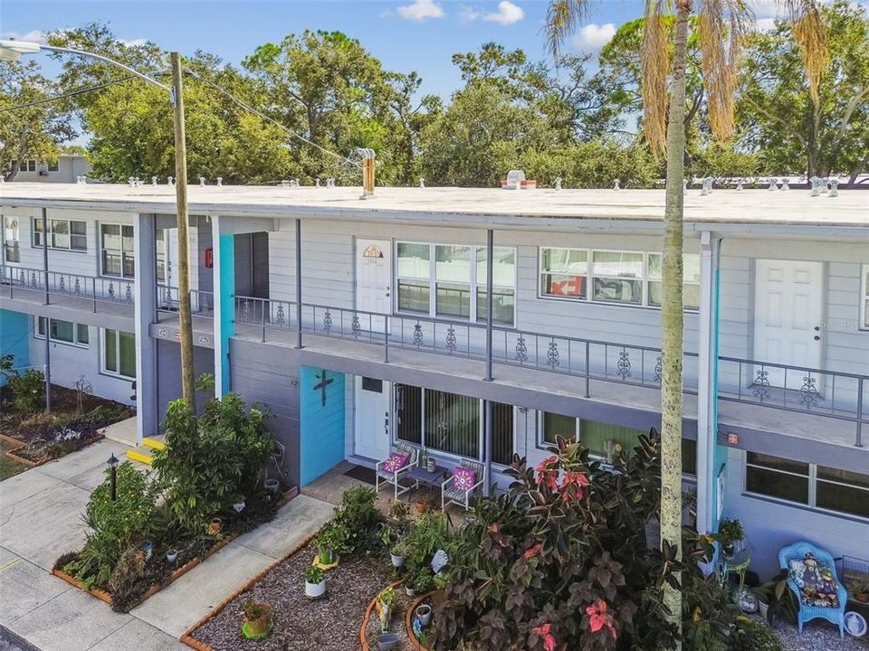 For Sale: $135,000 (2 beds, 2 baths, 835 Square Feet)