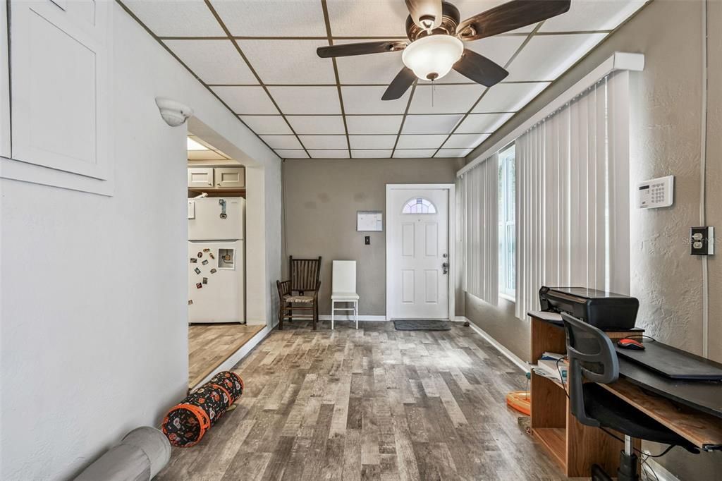 For Sale: $135,000 (2 beds, 2 baths, 835 Square Feet)