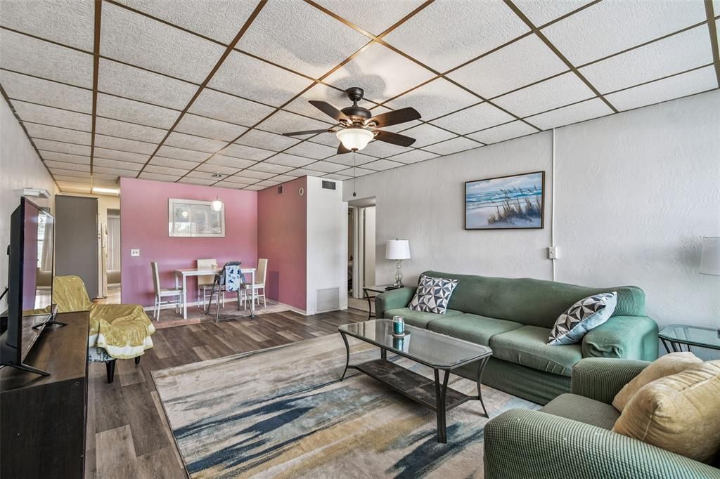 For Sale: $135,000 (2 beds, 2 baths, 835 Square Feet)