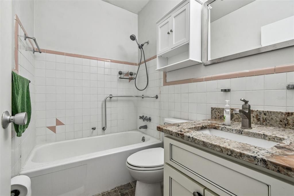 For Sale: $135,000 (2 beds, 2 baths, 835 Square Feet)