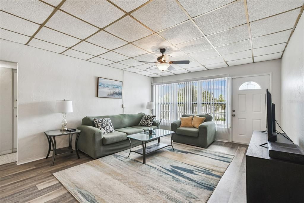 For Sale: $135,000 (2 beds, 2 baths, 835 Square Feet)