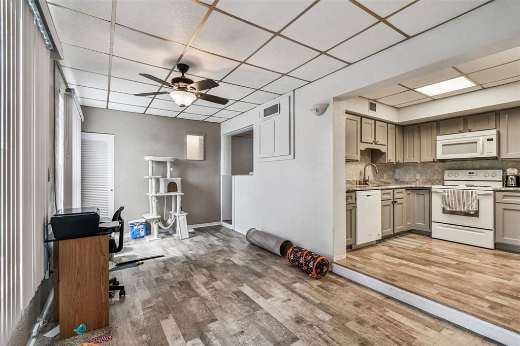 For Sale: $135,000 (2 beds, 2 baths, 835 Square Feet)