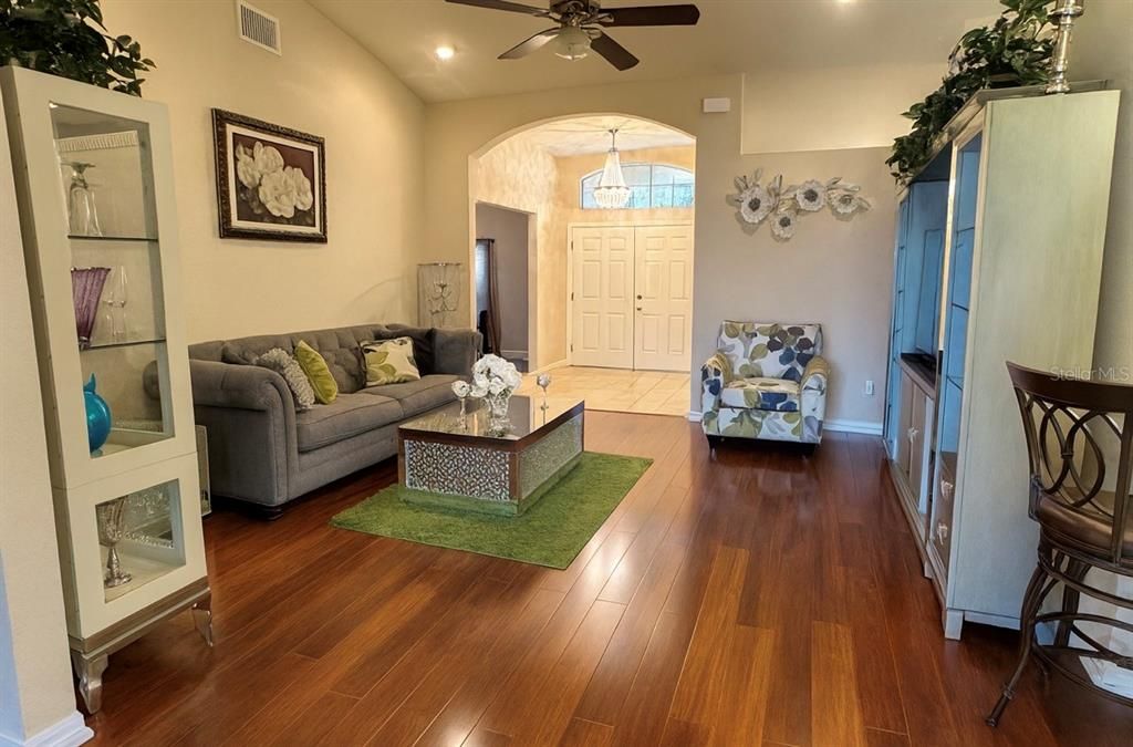 For Sale: $314,900 (4 beds, 2 baths, 1848 Square Feet)