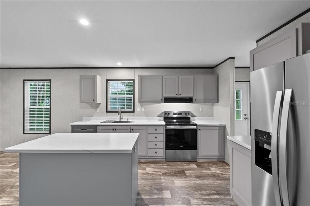 合同活跃: $265,000 (3 贝兹, 2 浴室, 1600 平方英尺)