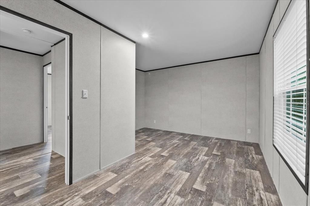 合同活跃: $265,000 (3 贝兹, 2 浴室, 1600 平方英尺)