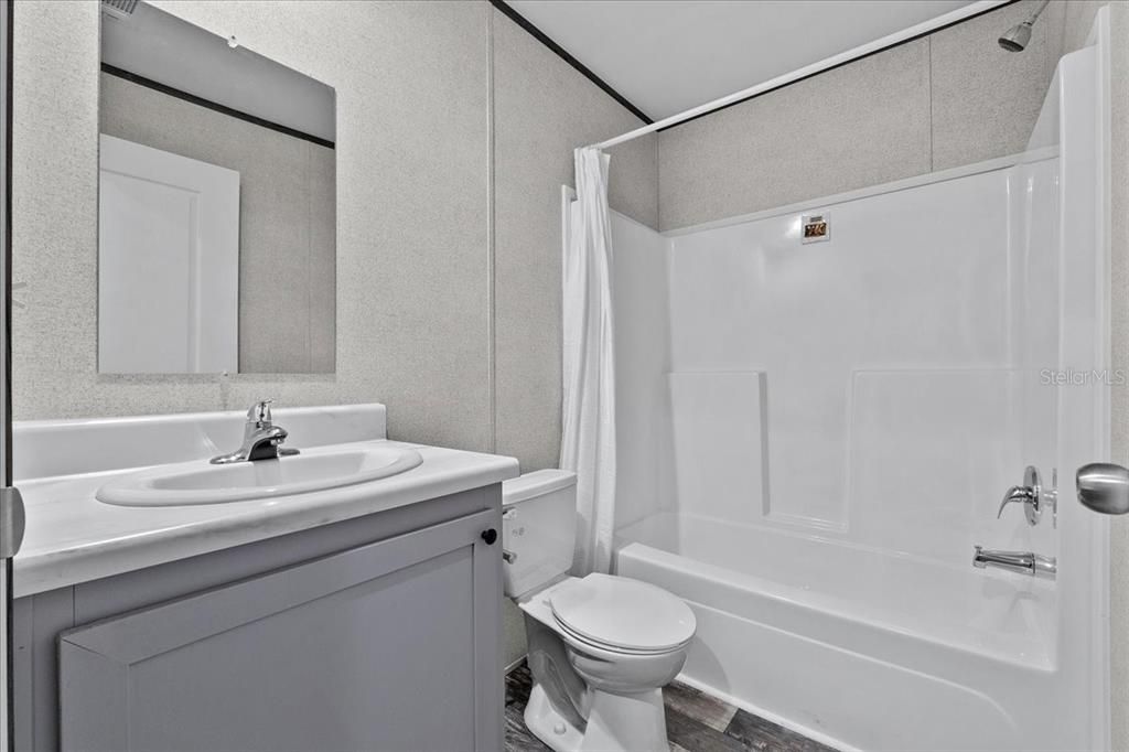 合同活跃: $265,000 (3 贝兹, 2 浴室, 1600 平方英尺)