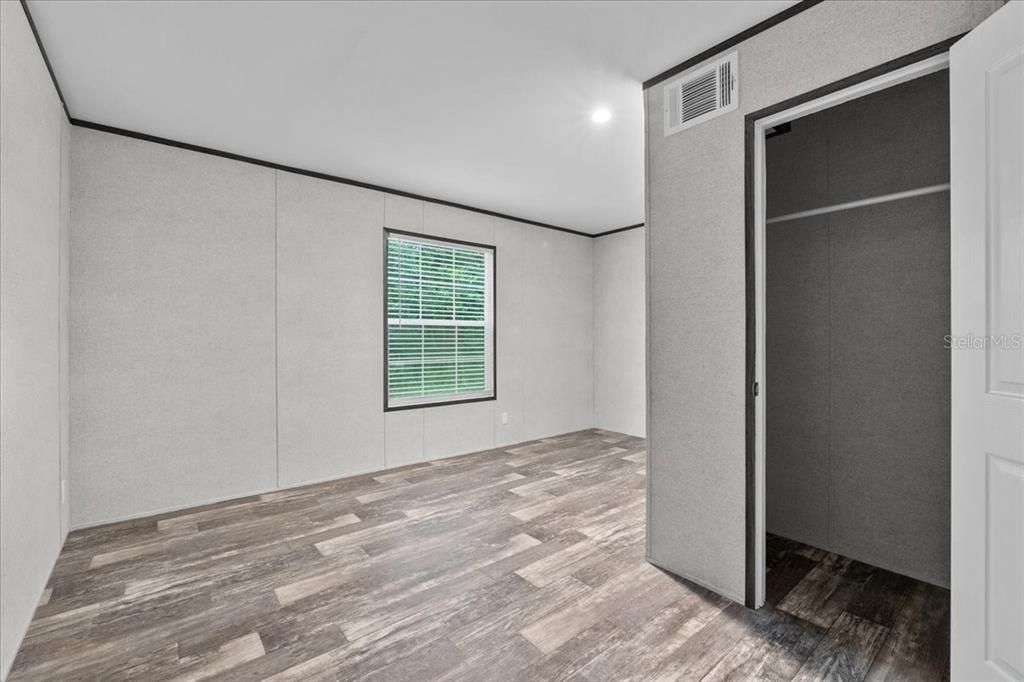 合同活跃: $265,000 (3 贝兹, 2 浴室, 1600 平方英尺)