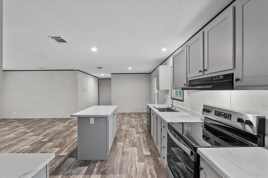 合同活跃: $265,000 (3 贝兹, 2 浴室, 1600 平方英尺)