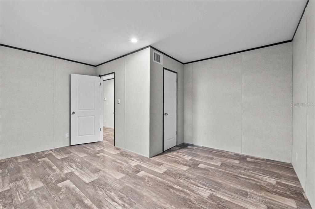 合同活跃: $265,000 (3 贝兹, 2 浴室, 1600 平方英尺)