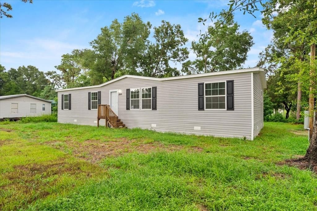 合同活跃: $265,000 (3 贝兹, 2 浴室, 1600 平方英尺)