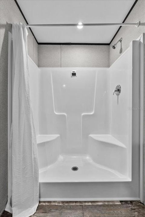 合同活跃: $265,000 (3 贝兹, 2 浴室, 1600 平方英尺)