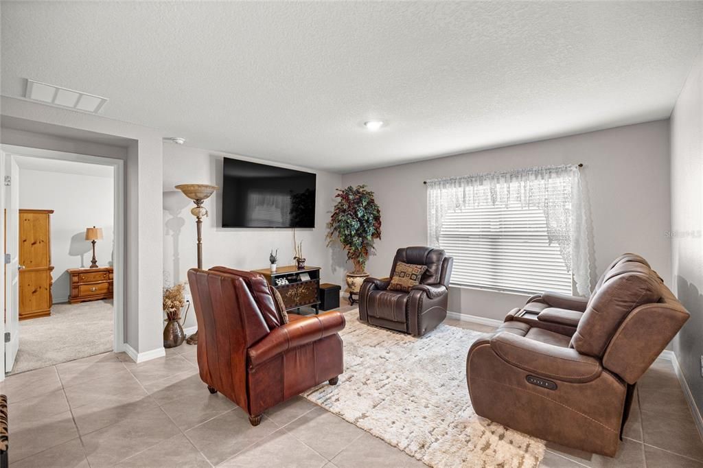 For Sale: $295,000 (4 beds, 2 baths, 1828 Square Feet)