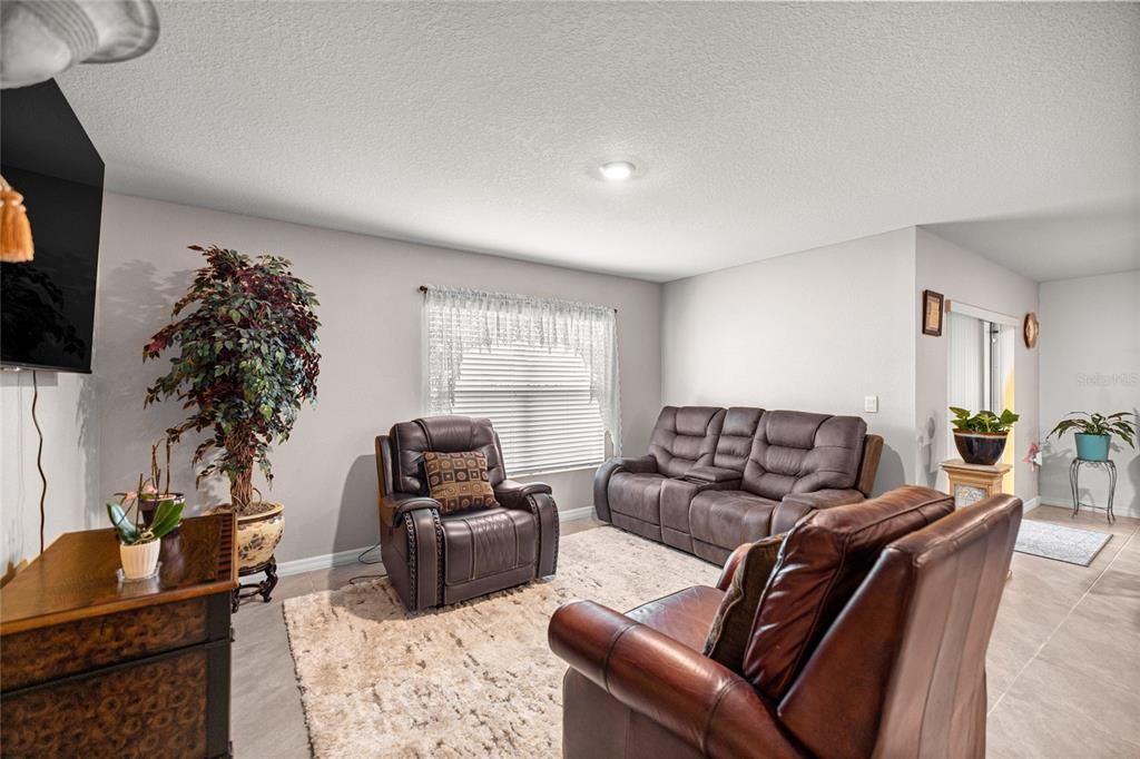 For Sale: $295,000 (4 beds, 2 baths, 1828 Square Feet)