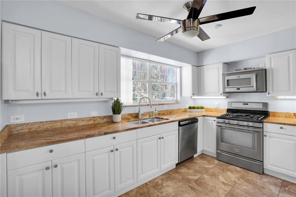 For Sale: $525,000 (3 beds, 2 baths, 1694 Square Feet)