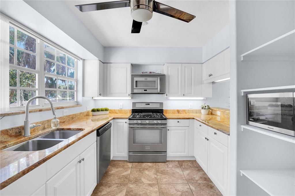 For Sale: $525,000 (3 beds, 2 baths, 1694 Square Feet)