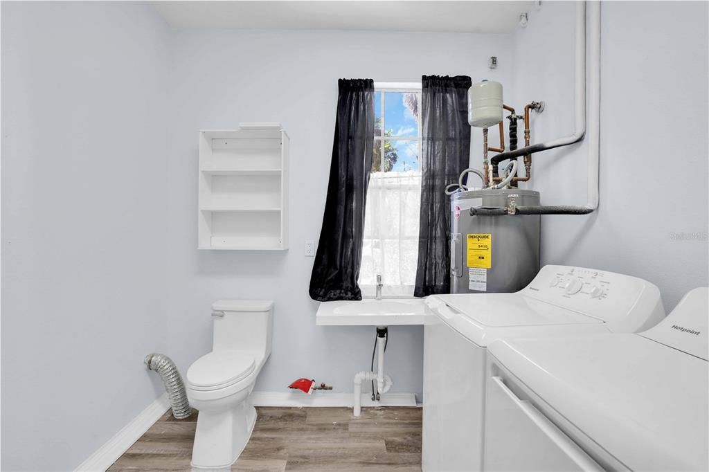 For Sale: $525,000 (3 beds, 2 baths, 1694 Square Feet)