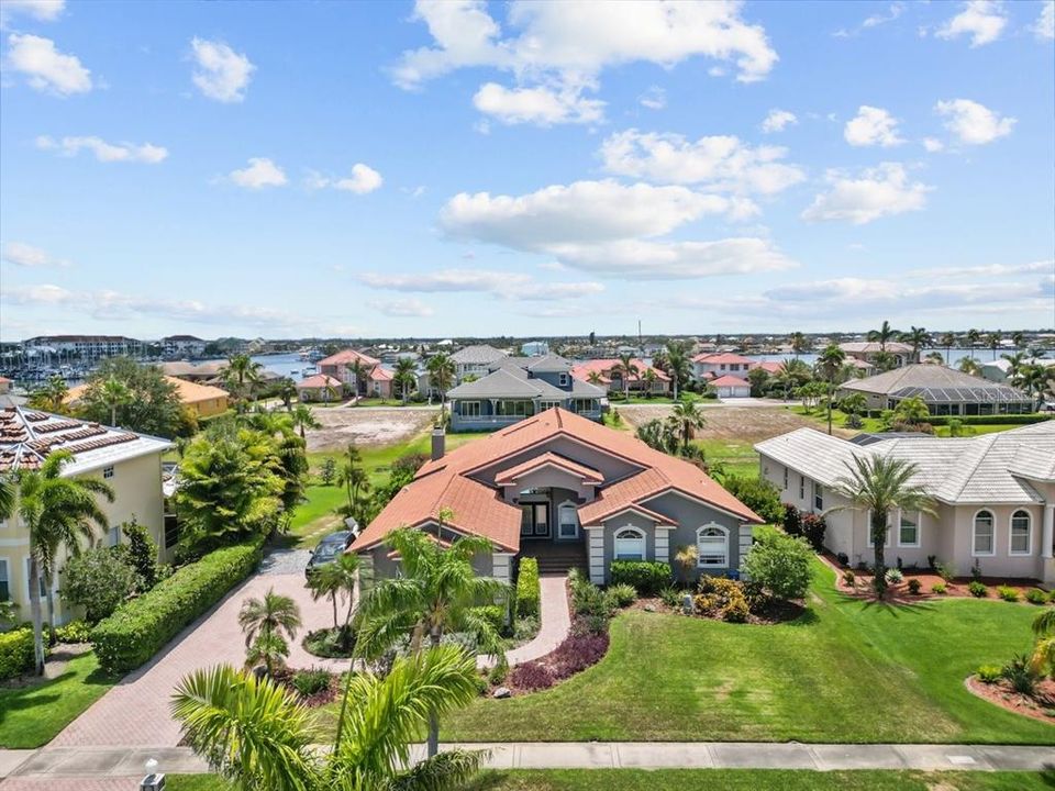 For Sale: $650,000 (4 beds, 2 baths, 2588 Square Feet)