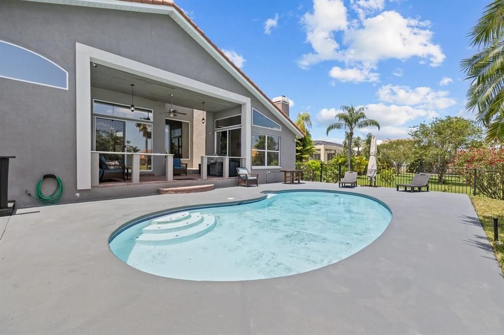 For Sale: $650,000 (4 beds, 2 baths, 2588 Square Feet)