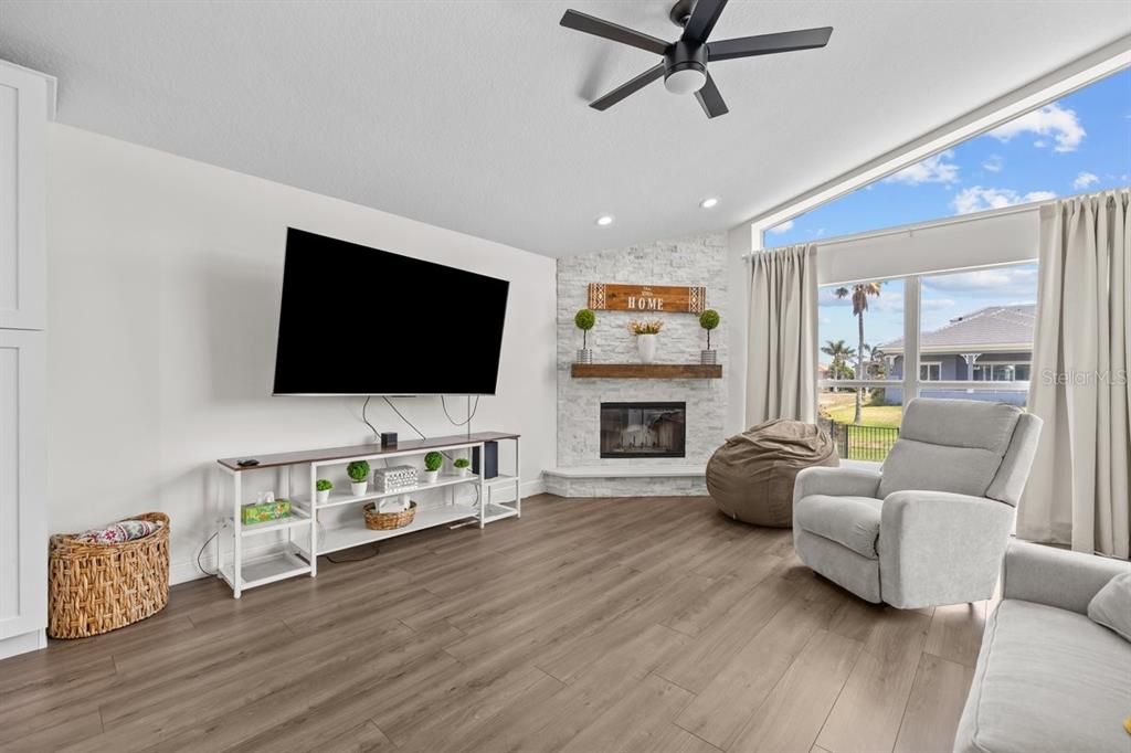 For Sale: $650,000 (4 beds, 2 baths, 2588 Square Feet)