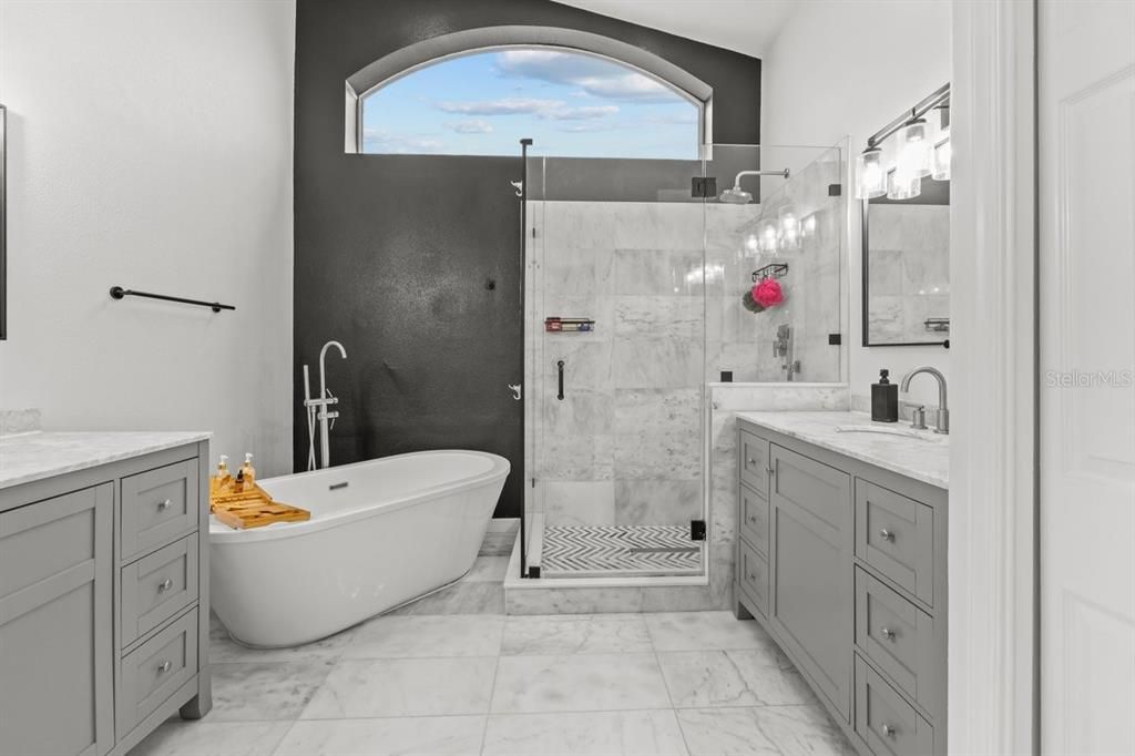 For Sale: $650,000 (4 beds, 2 baths, 2588 Square Feet)