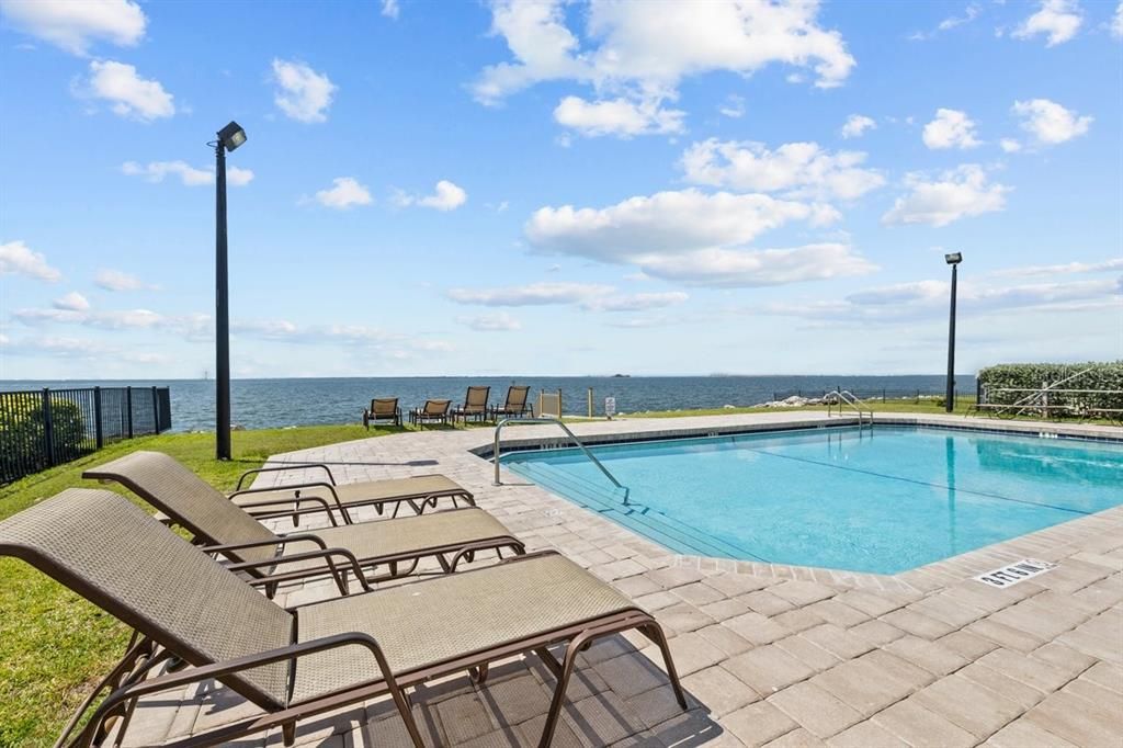 For Sale: $650,000 (4 beds, 2 baths, 2588 Square Feet)