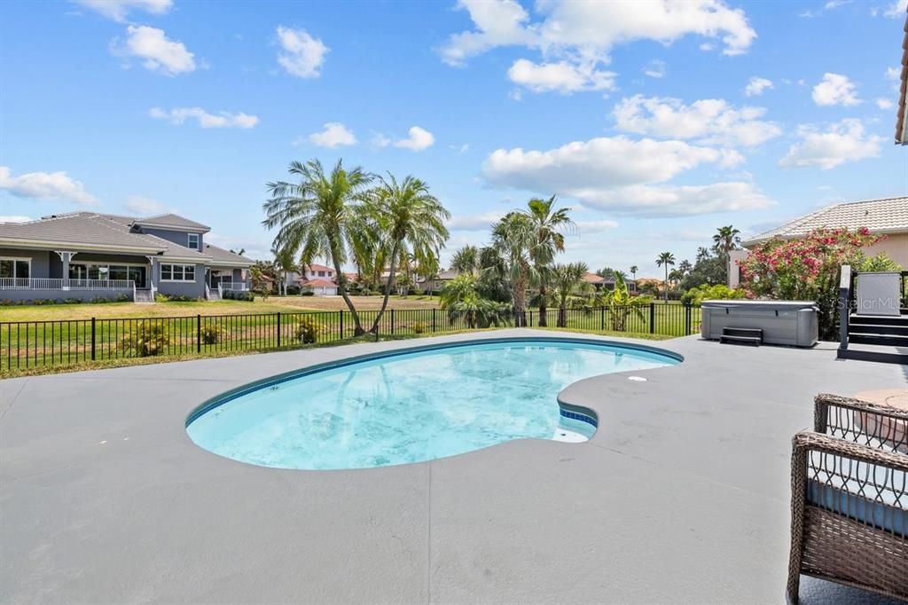 For Sale: $650,000 (4 beds, 2 baths, 2588 Square Feet)