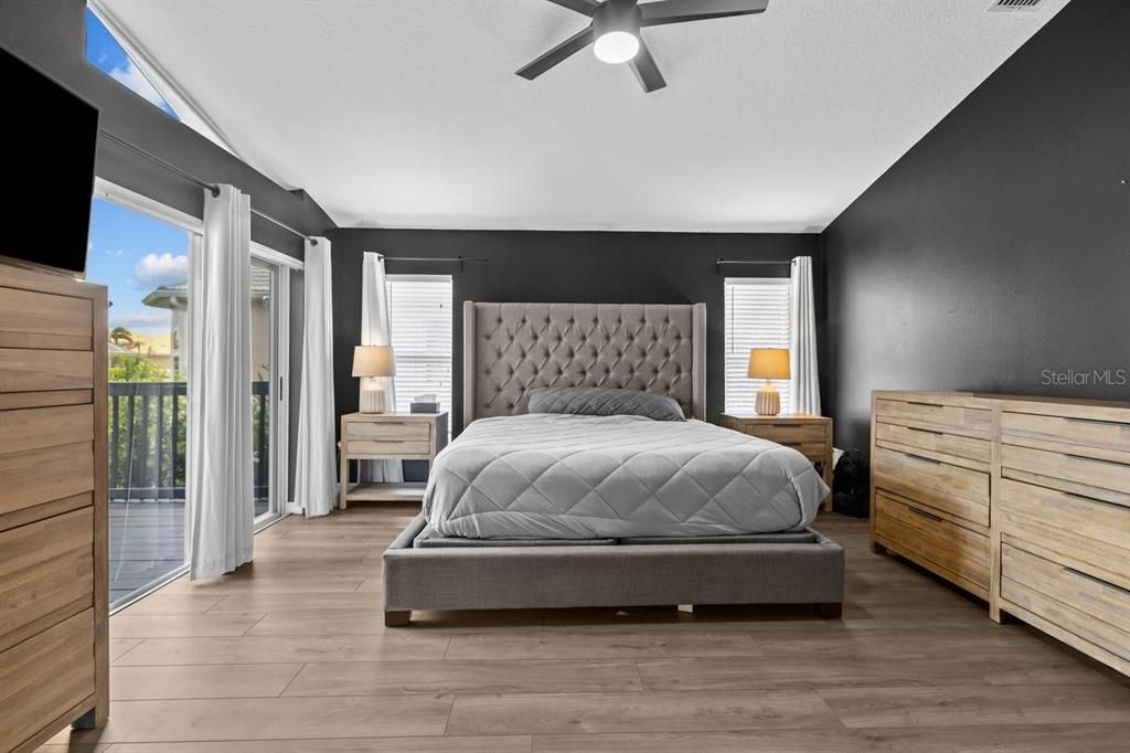 For Sale: $650,000 (4 beds, 2 baths, 2588 Square Feet)